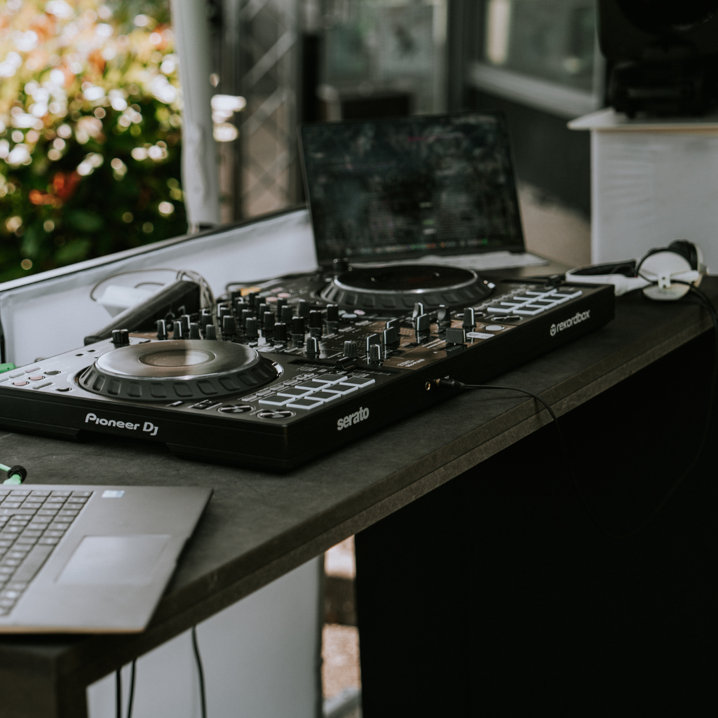 Loops DJ Sonorisation éclairage saint brieuc pioneer
